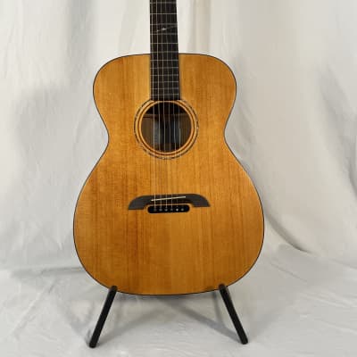 K Yairi FYM96N OM Masterworks (2009) 60015, Gator hard case