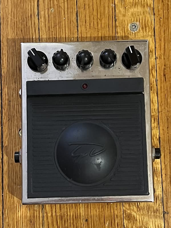 希少 GEORGE DENNIS King Bee Distortion George Dennis King Bee Distortion Bonus Pedals Included | Reverb