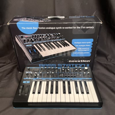 Novation Bass Station II 25-Key Monophonic Synthesizer 2013 - Present - Black