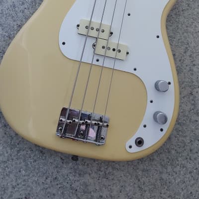 Fender Precision Bass アイボリー Amazon.com: Fender Standard Precision Bass - Olympic White