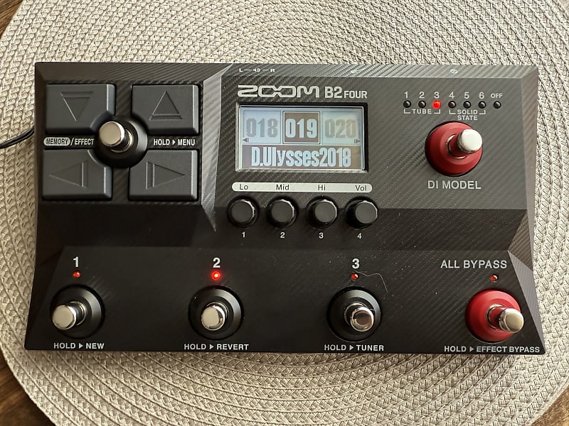 Zoom B2 Four