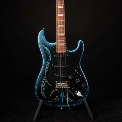 Fender Professional II 2022 - Blue with pinstripes image 2