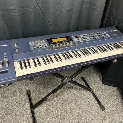 Yamaha EX5 Synthesizer Workstation