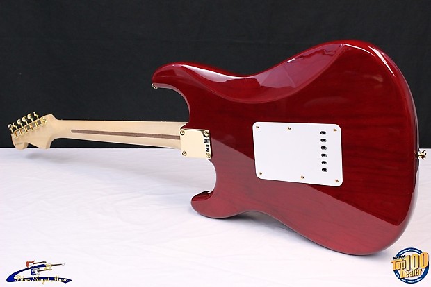 Fender Classic Player Deluxe Stratocaster in Crimson Red - Andertons Music  Co.