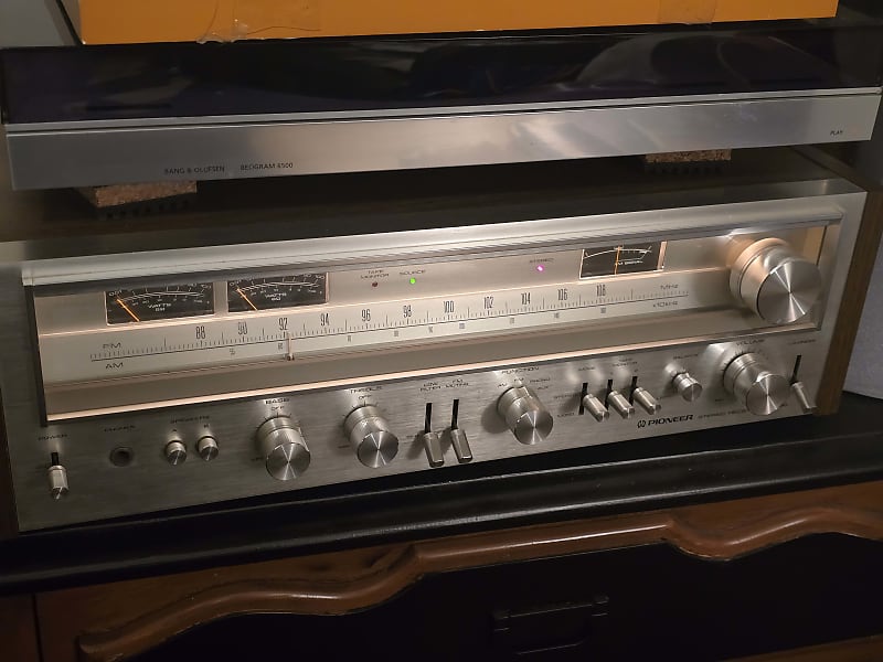 Pioneer SX-780 Mid 70s - Woodgrain cabinet silver face  			