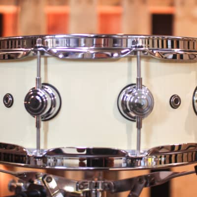 DW 5.5x14 Collector's Maple Solid Double Cream Super Solid Snare Drum - SO#1288929 image 3