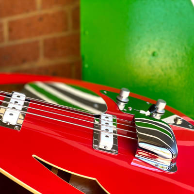 VOX Limited Edition Tear Drop Bass - Racing Red image 5
