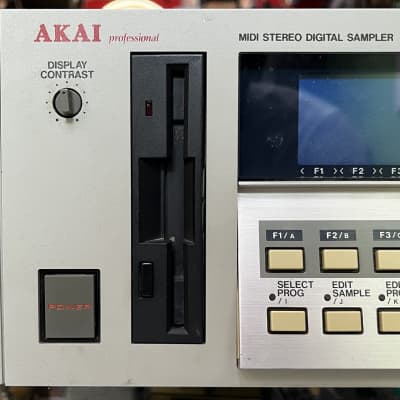Akai S1000HD MIDI Stereo Digital Sampler 1988 - 1993 - White