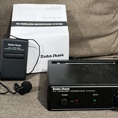 Radio Shack FM Wireless Microphone System w extra lavalier mic