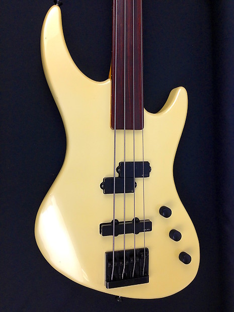 Guild pilot bass for sale outlet