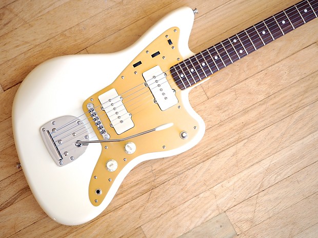 【大学生の特権】学生証で送料無料になる Mascis J Fender By Squier 2015 Jazzmaster Electric Offset ギター