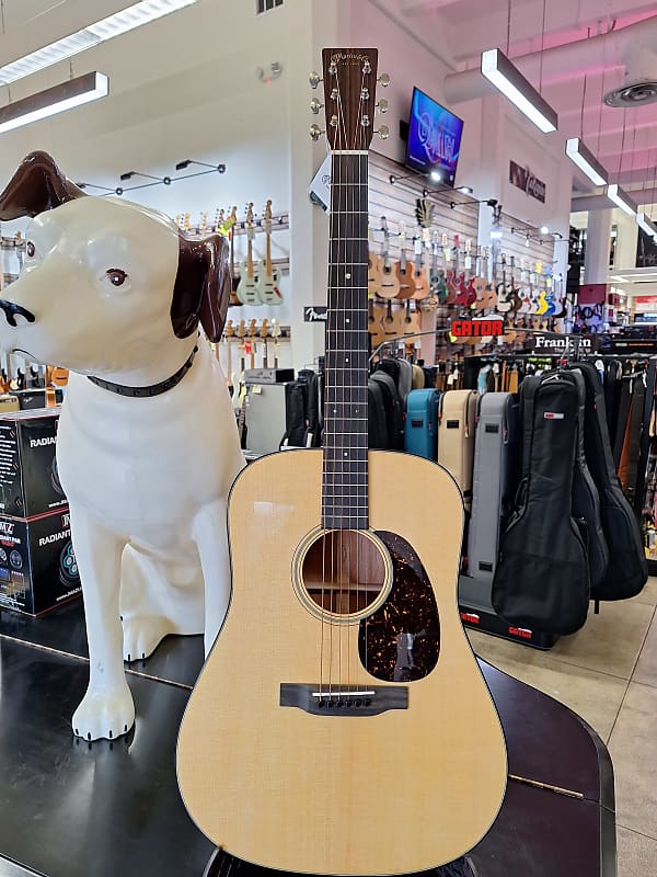 Martin Standard Series D-18 2023 - Present - Natural image 1