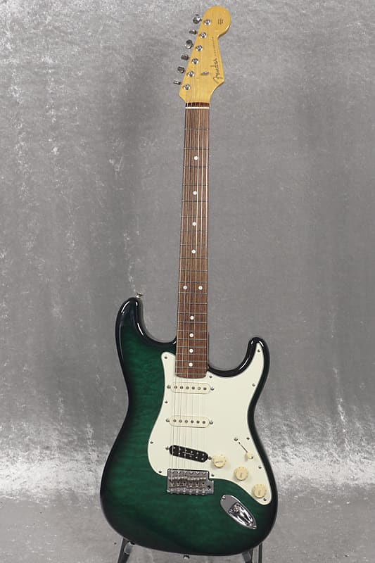 ギター Fender ST62-QT エレキギター】キルトメイプルをトップに施したフェンダー