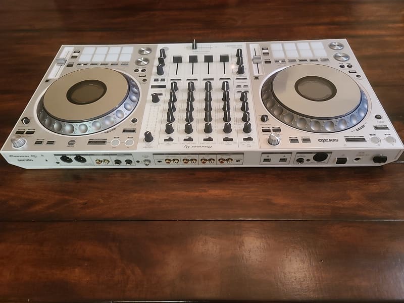 Pioneer DJ DDJ-1000SRT ホワイト DDJ-1000SRT-W 4-channel performance DJ controller for Serato