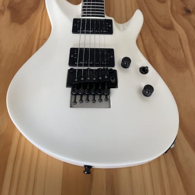 ESP Horizon EV-III Emppu Vuorinen Imaginaerum Signature w/ Bare Knuckle  Holydiver Pickups | Reverb España