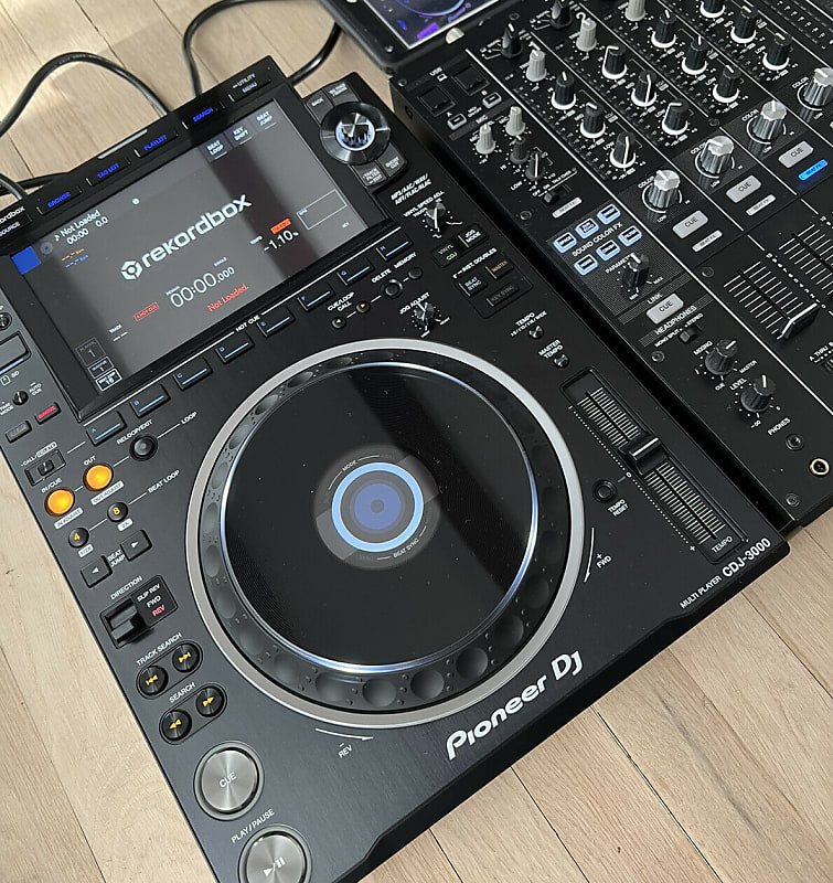 Pioneer DJ x2 CDJ-3000 Professional DJ Multi Player - Black + DJM 900 NXS2