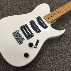 Squier Bullet 1 1986 White made in Japan image 2