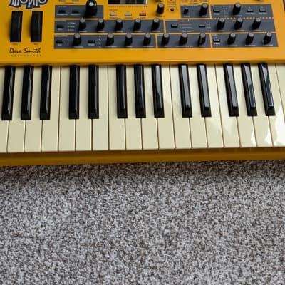 Dave Smith Instruments Mopho 32-Key Monophonic Synthesizer 2011 - 2016 - Yellow with Wood Sides