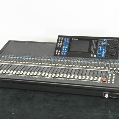 Yamaha LS9-32 32-Input Digital Mixing Console CG01LRK