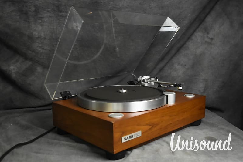 Yamaha GT-2000L Turntable [Woodgrain Plinth Version] In Very Good Condition image 1