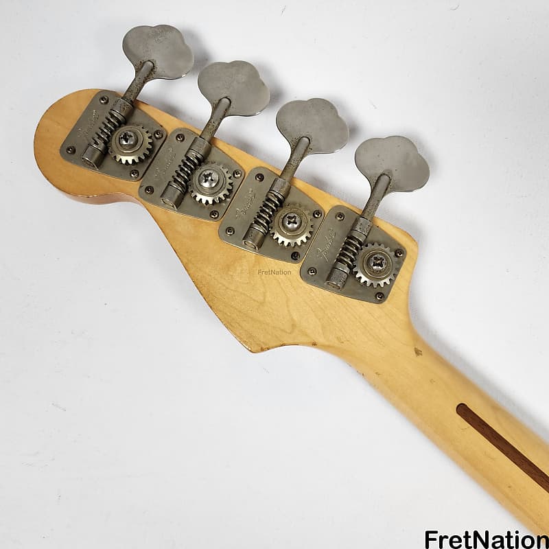 Fender Player Precision Bass in Silver MX21058734
