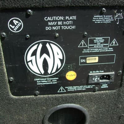 SWR LA SERIES LA15 ベースアンプ SWR LA Series LA-15 100w Bass Combo Amp 1-15