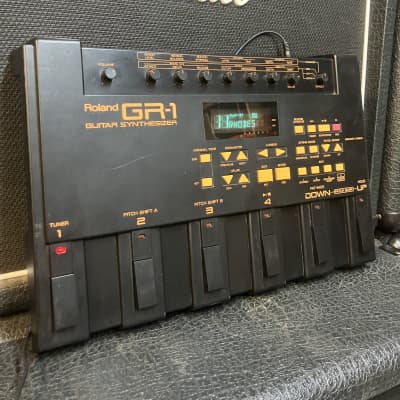 Roland GR-1 Guitar Synthesizer 1992 - 1996 - Black