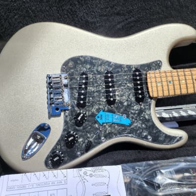 Fender 2005 American Deluxe Stratocaster 2005 Silver image 4