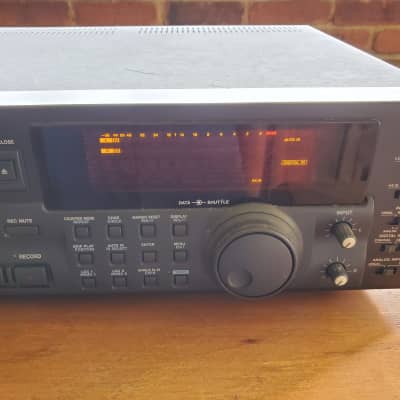 TASCAM DA-40 professional DAT digital audio tape recorder Late 1990s - Black image 11