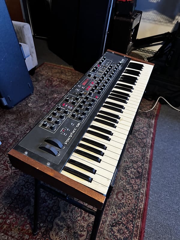 Dave Smith Instruments Prophet 08 PE 61-Key 8-Voice Polyphonic