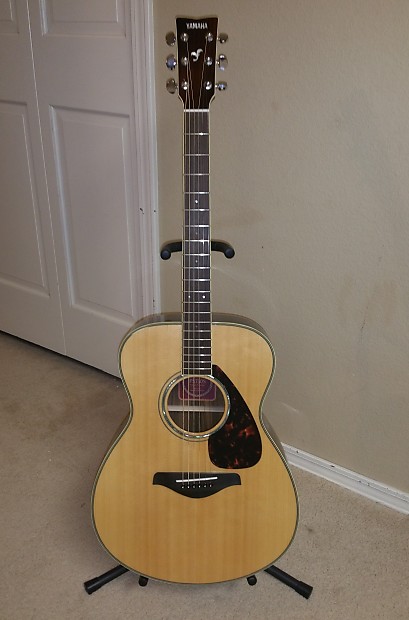 Pristine Yamaha FS730S Acoustic with Gig Bag, (Solid Top