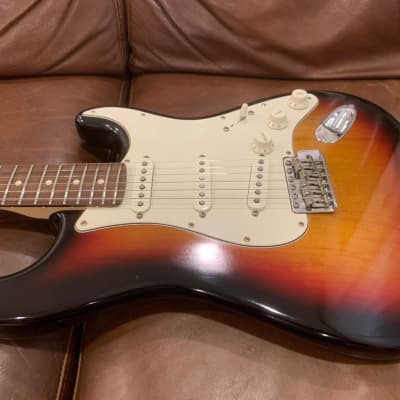 Fender Highway One Stratocaster with Rosewood Fretboard 2006 - 2011 - 3-Color Sunburst image 15