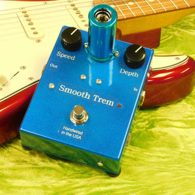 Immagine Lone Wolf Smooth Trem Boutique Hand Wired TUBE Driven Tremolo Pedal Made in USA! - 1