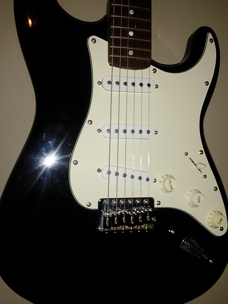 Squier sales se strat