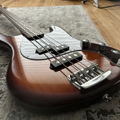 Ernie Ball Music Man Caprice Bass