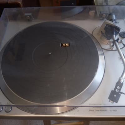Technics SL 1301 direct drive turntable in excellent condition image 4