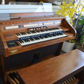 Hammond 935 Classic Church Organ Medium Brown Oak image 5