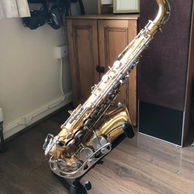 Vito Alto Gold Tone Saxophone with case and accessories image 2
