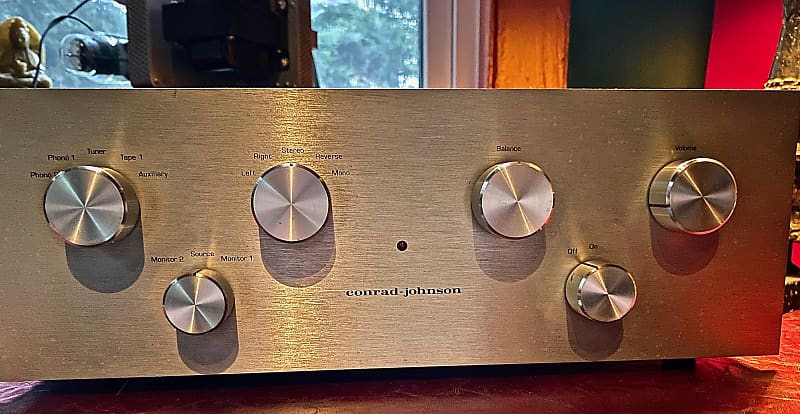 Conrad Johnson PV-1 Stereo Vacuum Tube Preamplifier 1977 - 1980 (?) light  gold/black