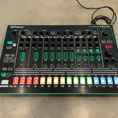 Roland AIRA TR-8 Rhythm Performer Drum Machine 2014 - Present - Black