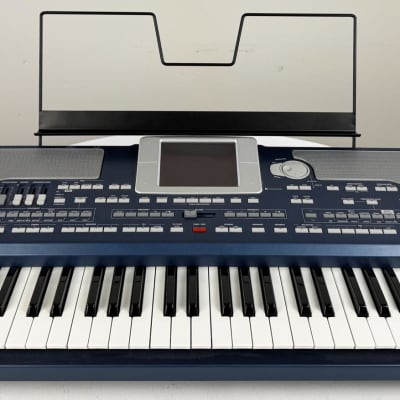 KORG Pa800 61-Key Professional Arranger Keyboard with Road Runner Soft Case