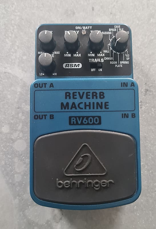 Behringer RV600