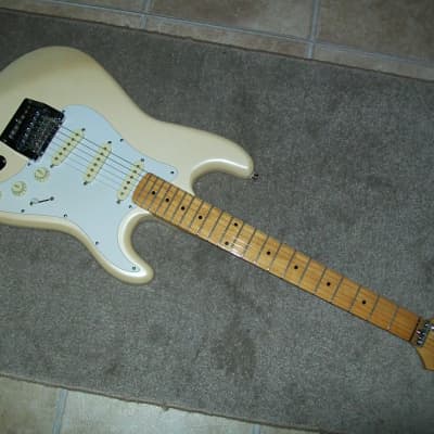 Hohner Professional ST Lead Strat Style 80s-90s Pearl White with Bag image 2