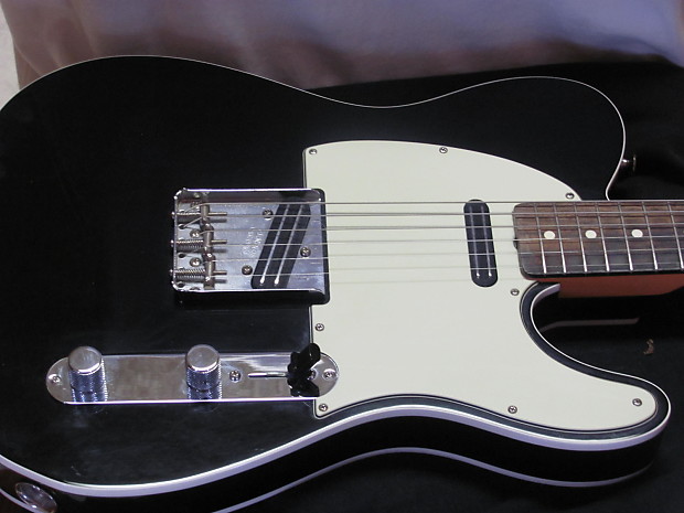 Fender Telecaster 2011 black with white binding