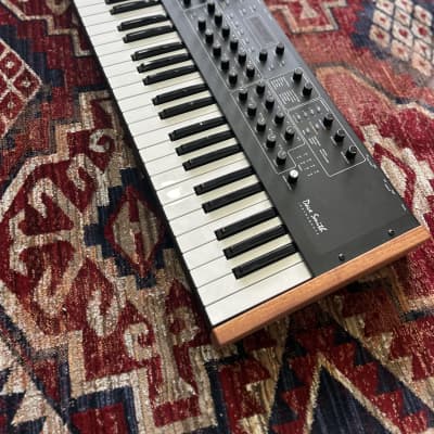 Dave Smith Instruments Prophet 08 PE 61-Key 8-Voice Polyphonic Synthesizer 2009 - 2015 - Black with Wood Sides