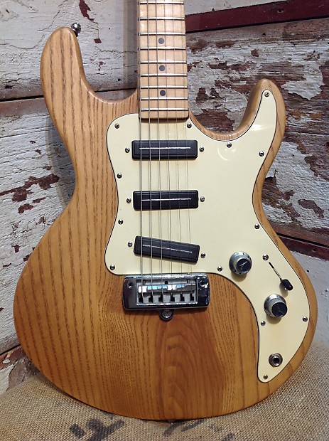 Vintage Peavey T 30 w T 15 Neck Electric Guitar Natural