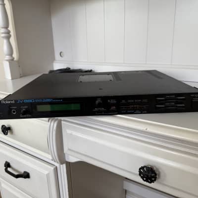 Roland JV-880 Multi Timbral Synthesizer Module 1992 - 1996 - Black