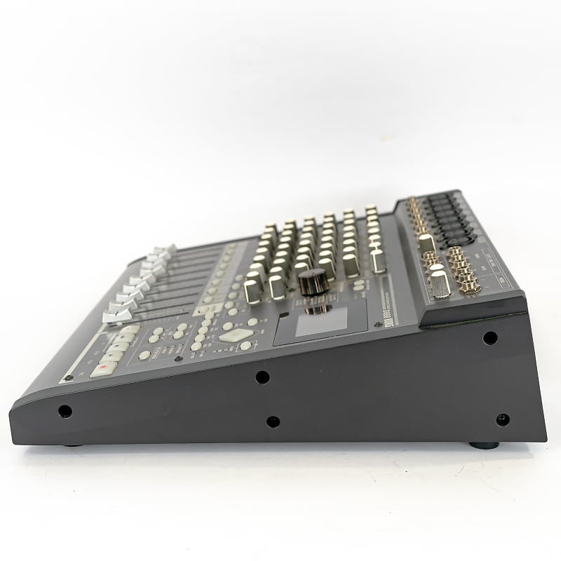 Korg D888 8-track Digital Multi-Track Recorder with 3-band Korg D888 8-track Digital Multi-Track Recorder with 3-band