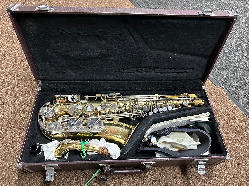 Yamaha YAS-23 Alto Saxophone with Hard shell case - USED