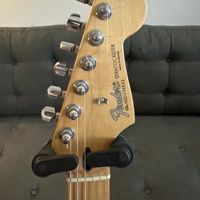 Fender Standard Stratocaster with Maple Fretboard 2000 - Brown Sunburst image 6